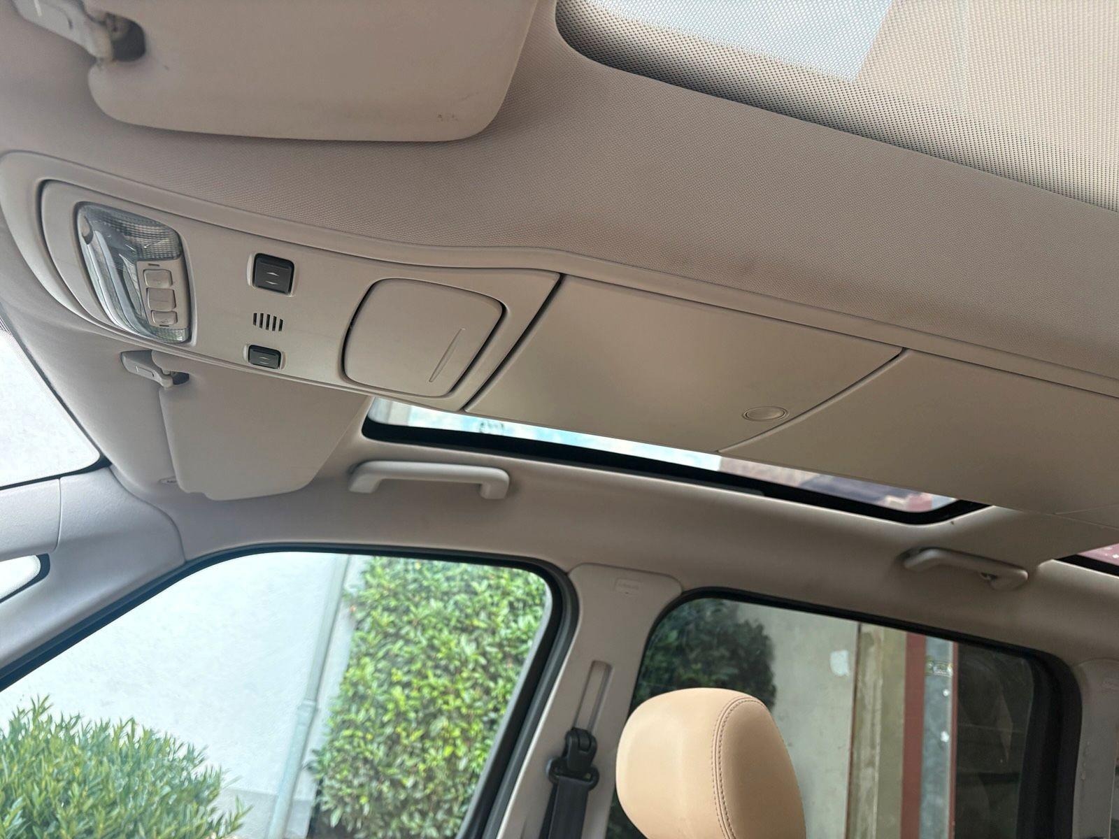 Ford Galaxy 2011 — photo 12