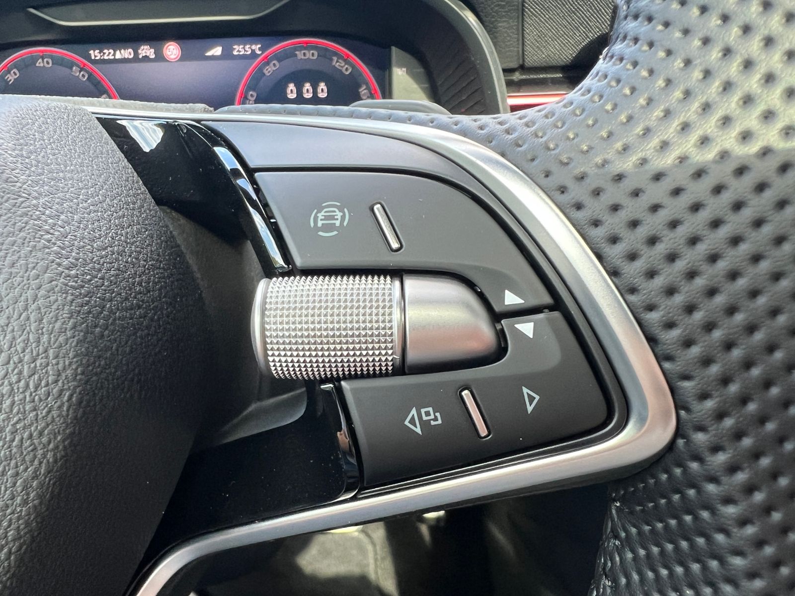 Fahrzeugabbildung SKODA Kamiq Monte Carlo 1.5 TSI DSG *AHK vorb., Matrix