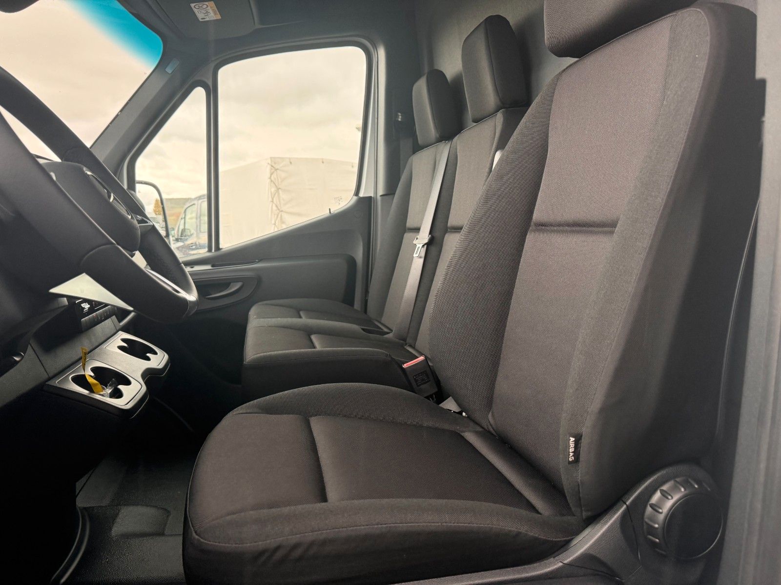 Fahrzeugabbildung Mercedes-Benz Sprinter 319 CDI Extralang DISTRONIC Kamera LED