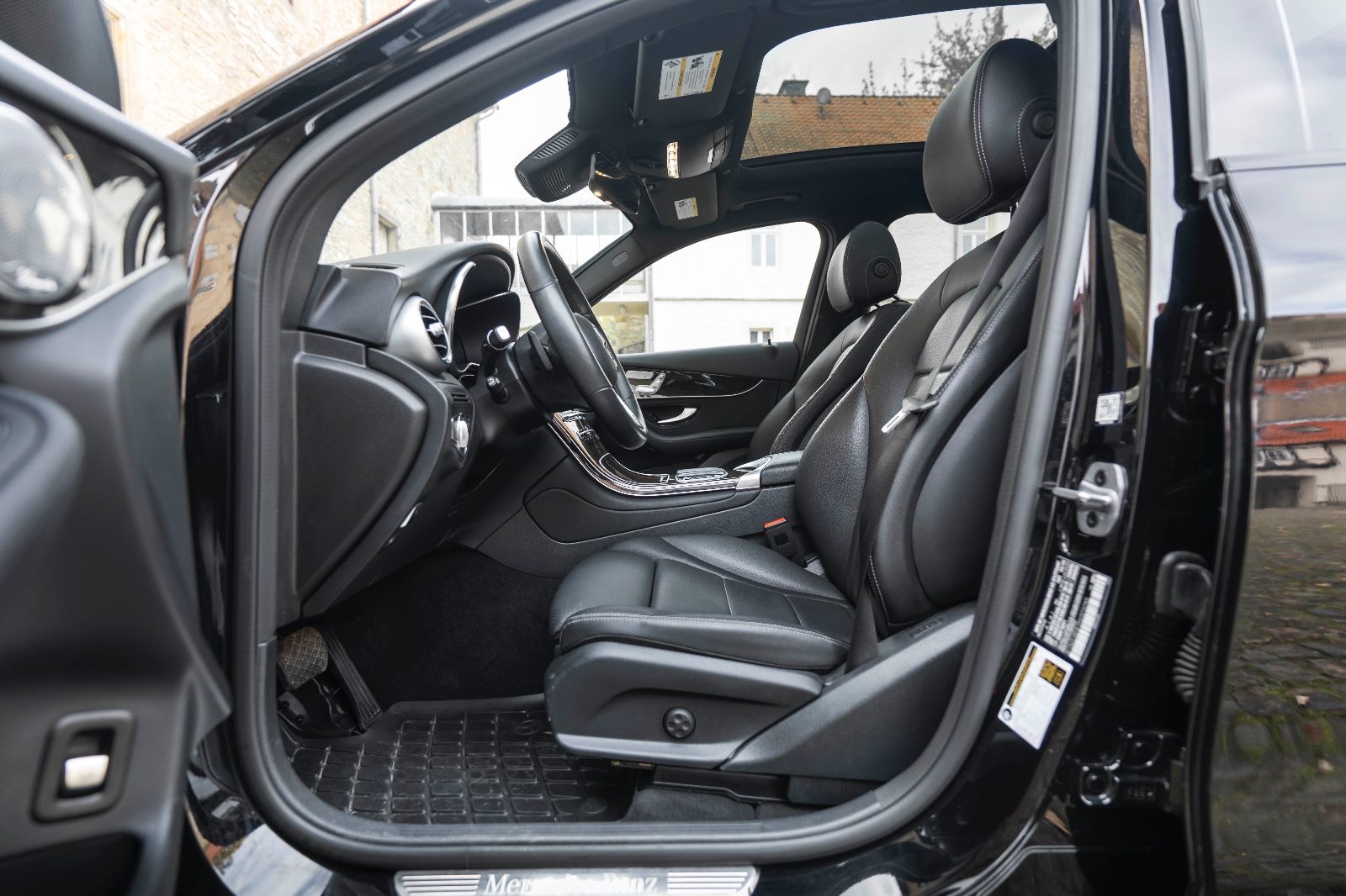 Fahrzeugabbildung Mercedes-Benz GLC 300 4Matic 360° LED TOTW PANO