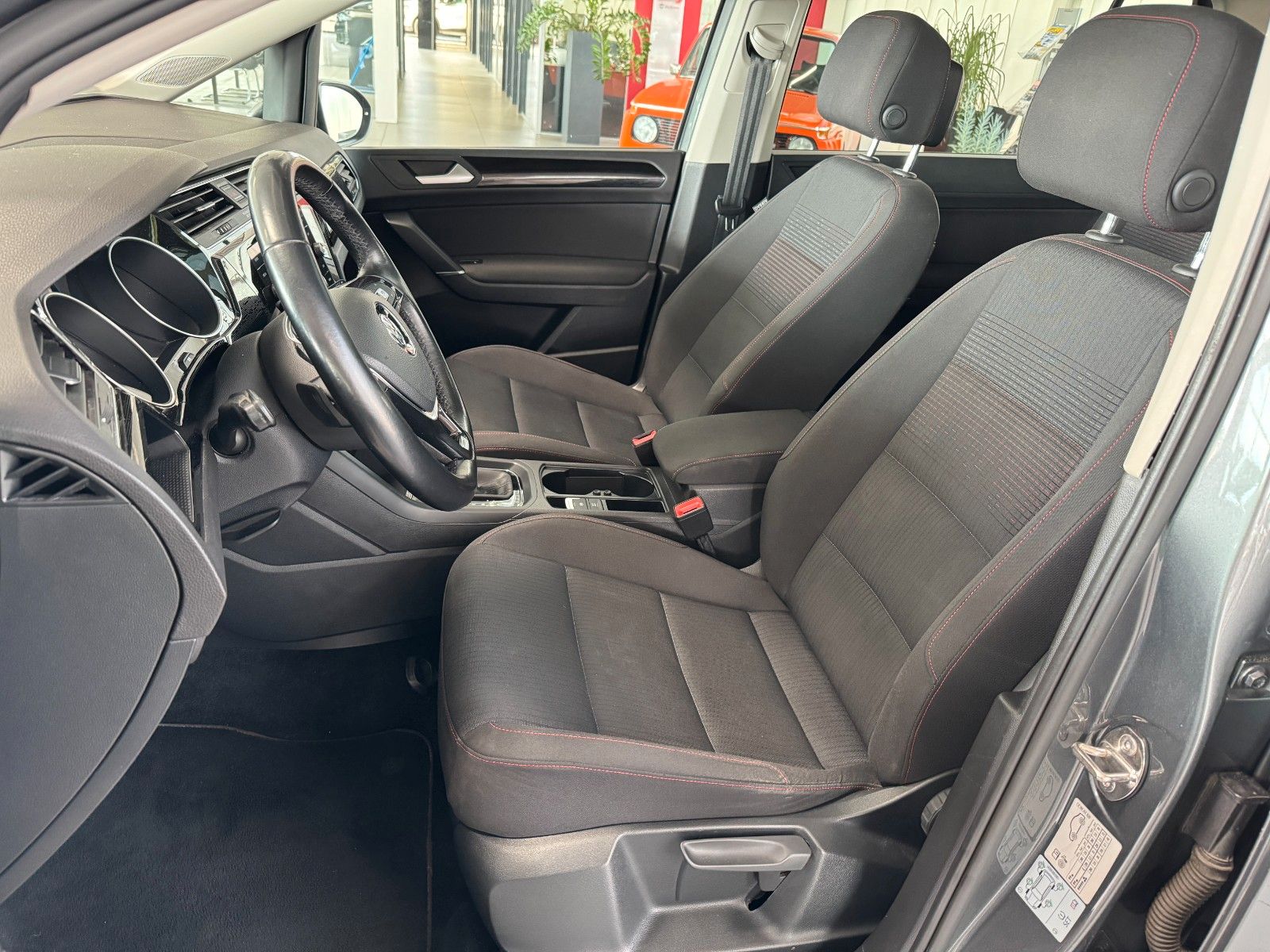 Fahrzeugabbildung Volkswagen Touran 1.4 TSI Automatik Sound "LED Spiegel-P."