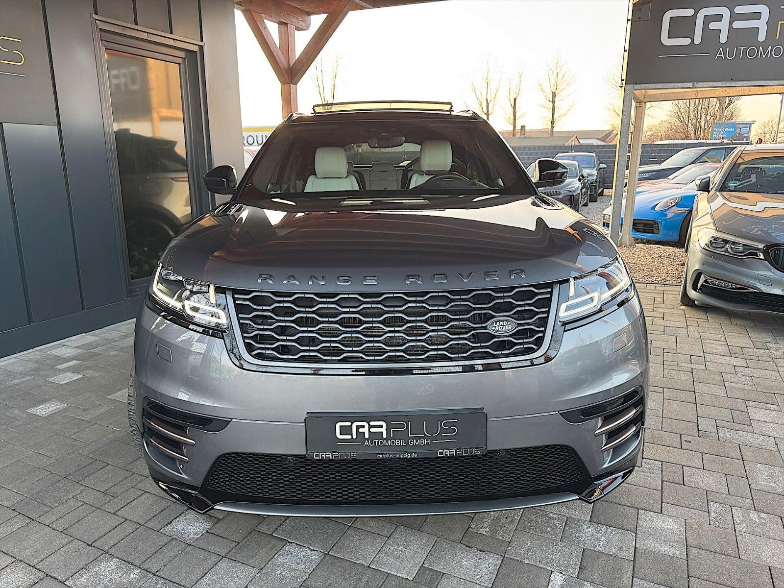 Fahrzeugabbildung Land Rover Range Rover Velar 3.0 R-Dynamic SE *Pano*LED*DAB