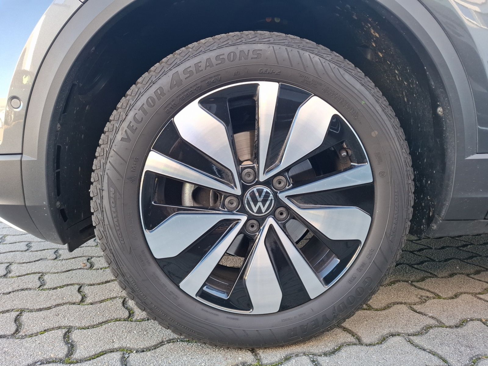 Fahrzeugabbildung Volkswagen T-Roc TSI Move DSG STH LED Navi AID RFK SH