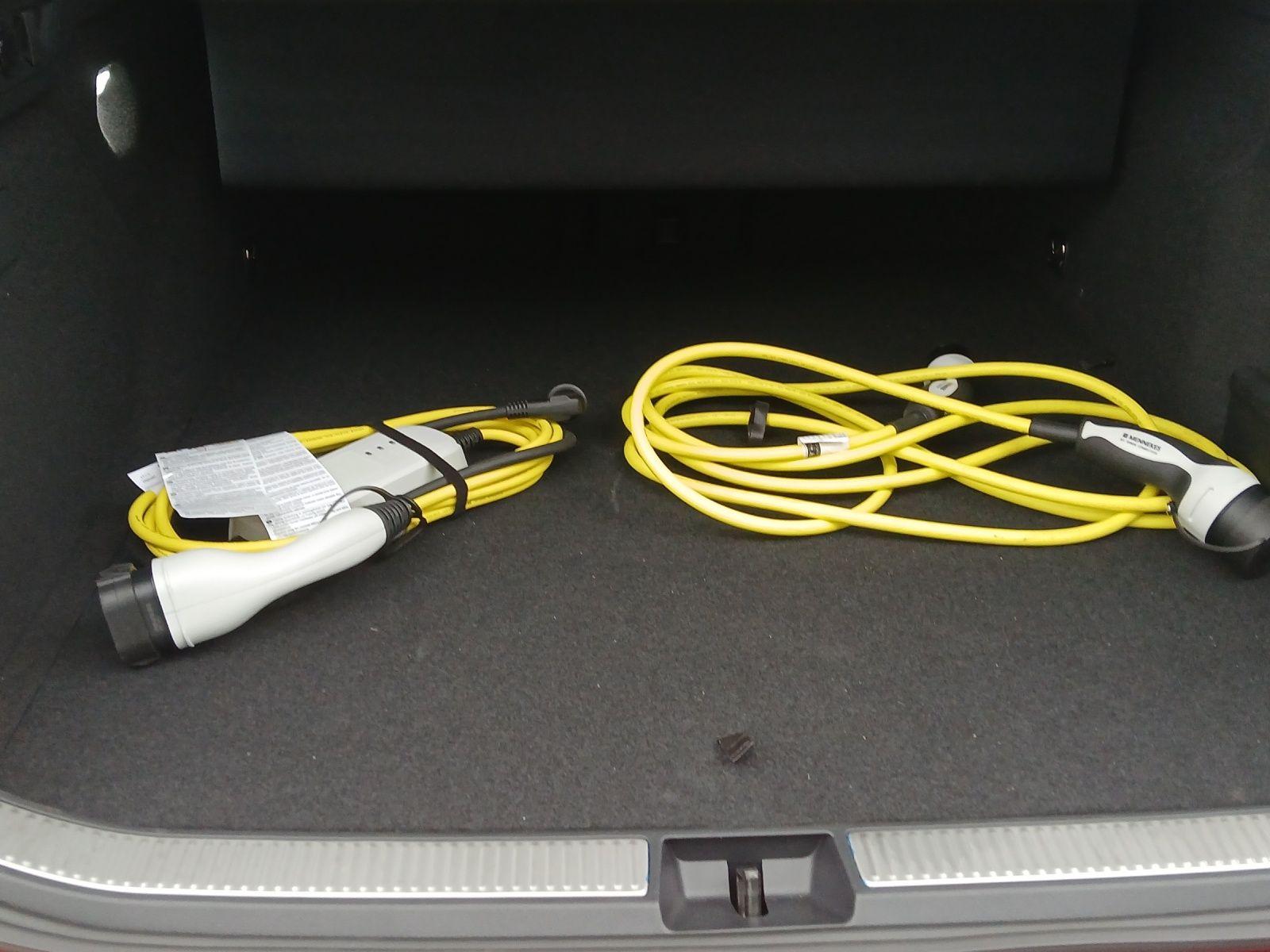 Fahrzeugabbildung Volkswagen Passat R-Line eHybrid DSG IQ.Light ACC AHK SH Ma