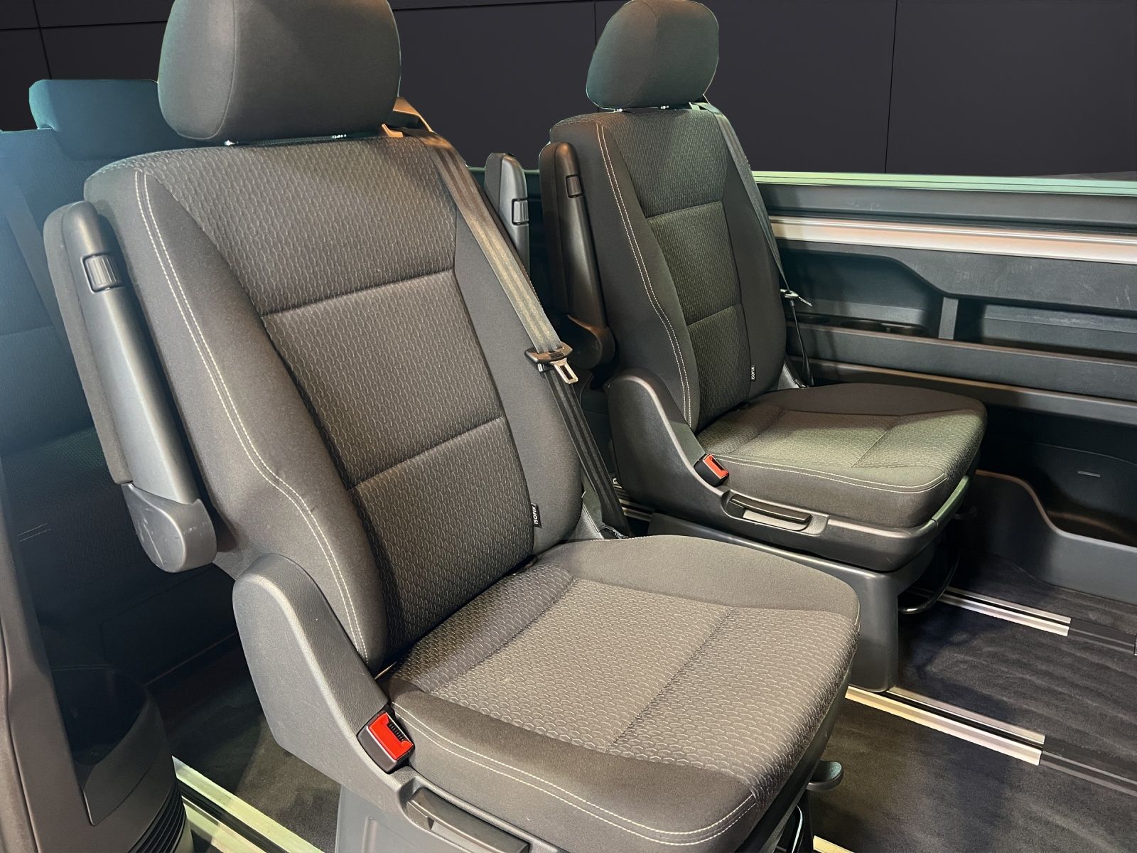 Fahrzeugabbildung Volkswagen T6 Multivan TDI Trendl. Standhzg Navi Climatroni