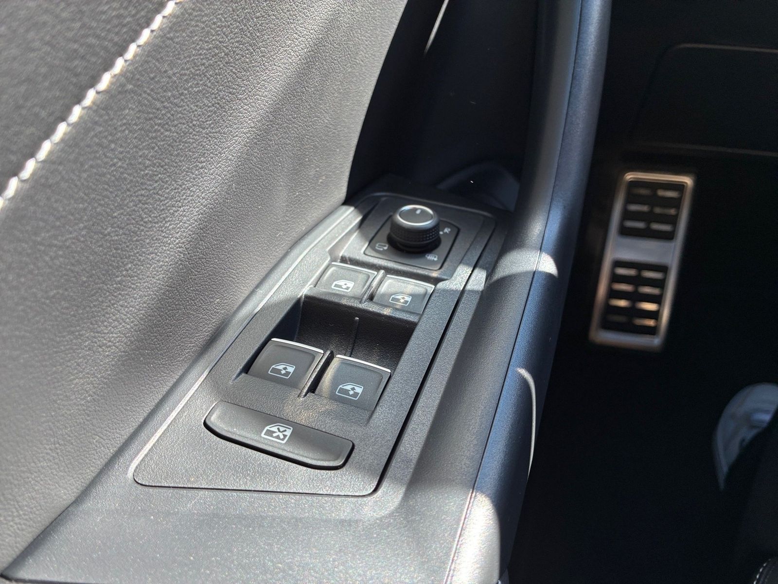Fahrzeugabbildung Volkswagen T-Roc 1.5 TSI Goal LED,Navi,PDC,SHZ,ACC,Virtual