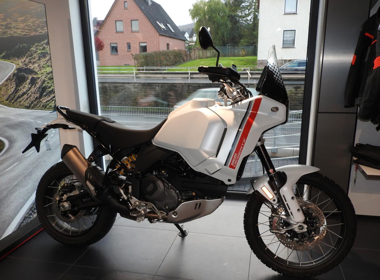Ducati Desert X, Neufahrzeug mit Garantieaktivierung