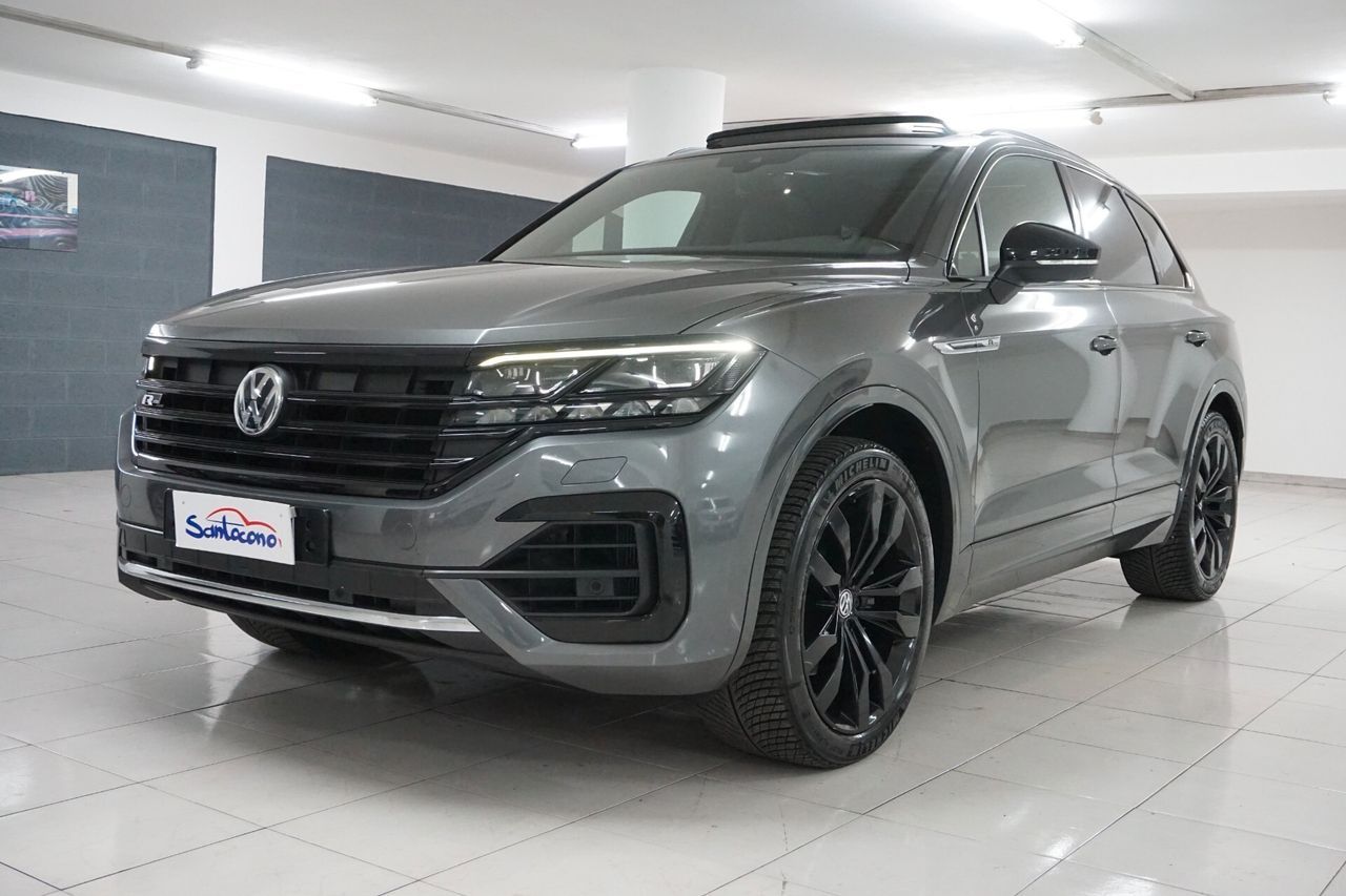 Volkswagen Touareg - 1