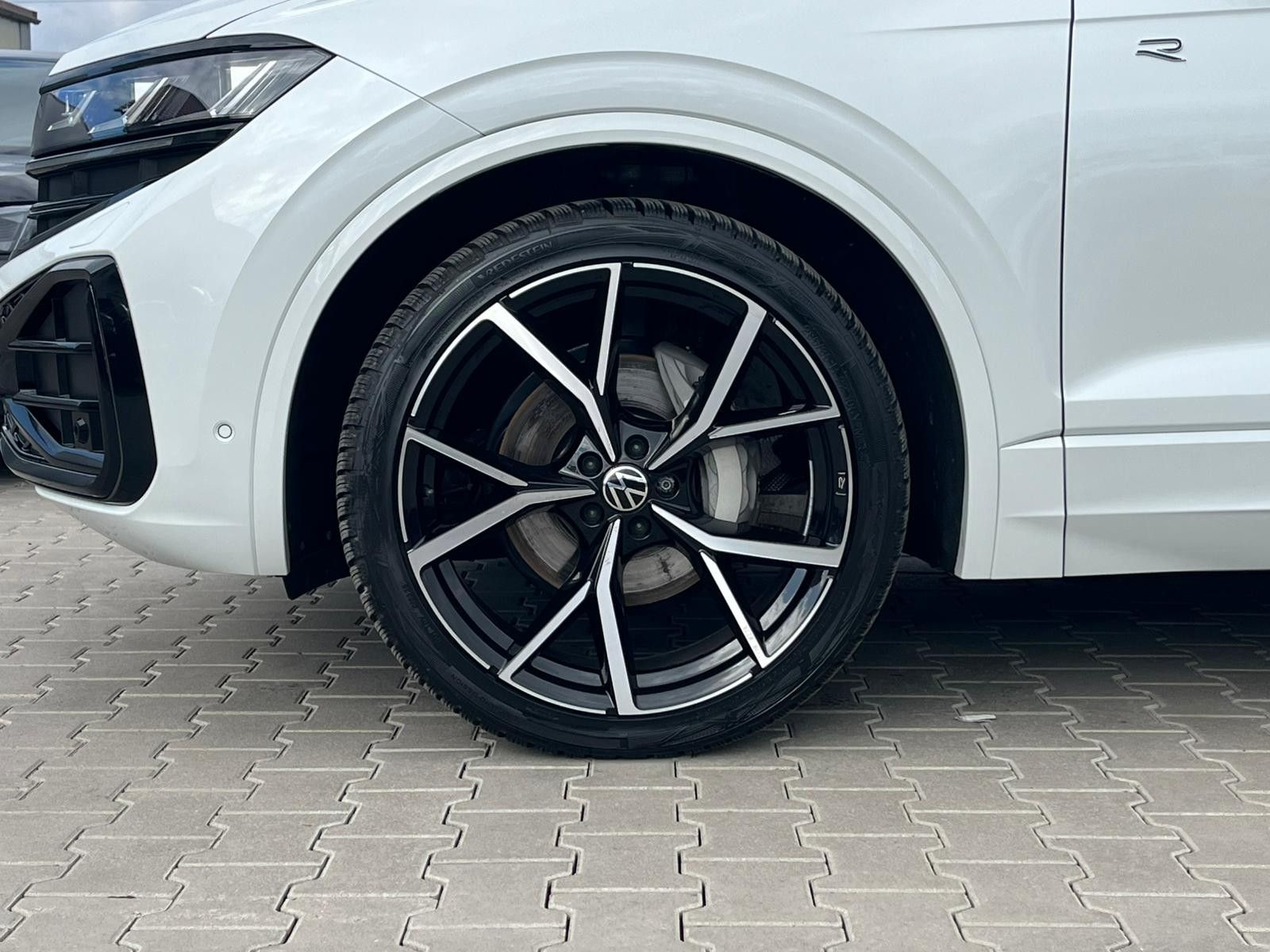 Fahrzeugabbildung Volkswagen Touareg 3.0TDI 4M R-Line VOLL Black 22" UPE 114T