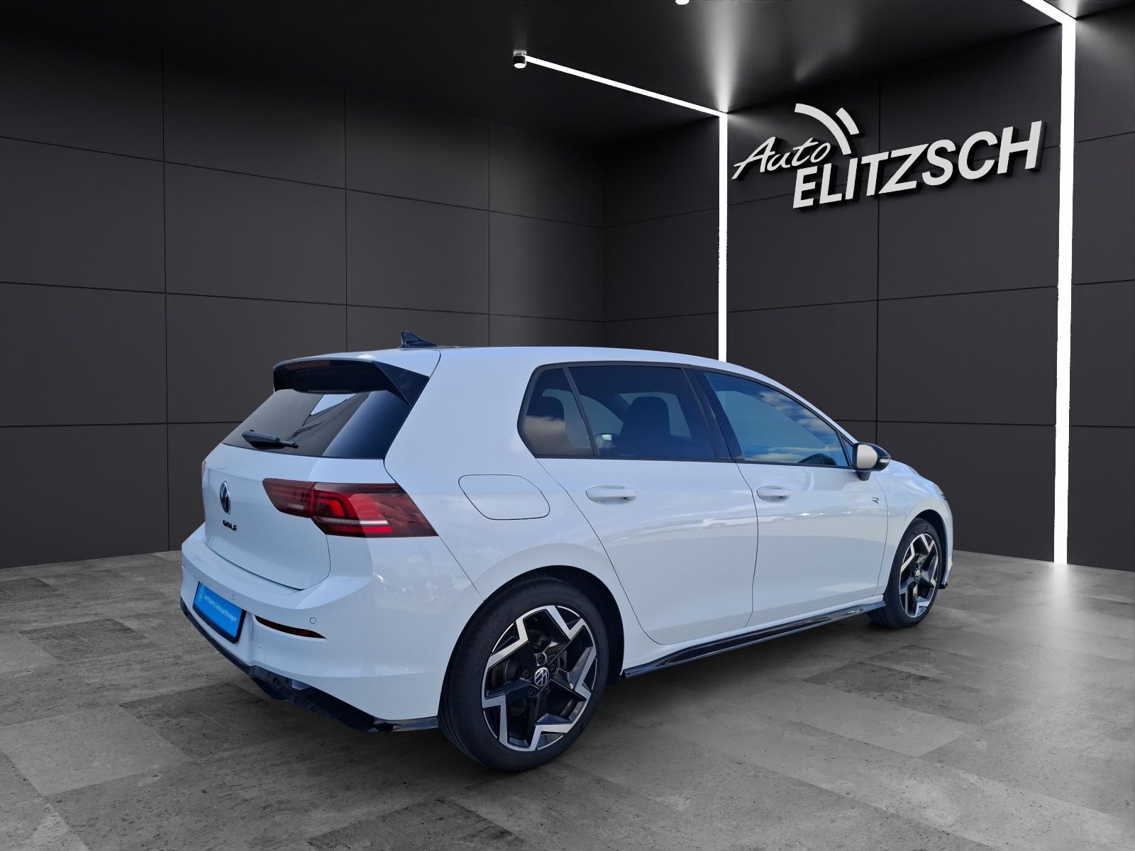 Fahrzeugabbildung Volkswagen Golf VIII TSI R-Line Standhzg. LEDplus APP H&K A
