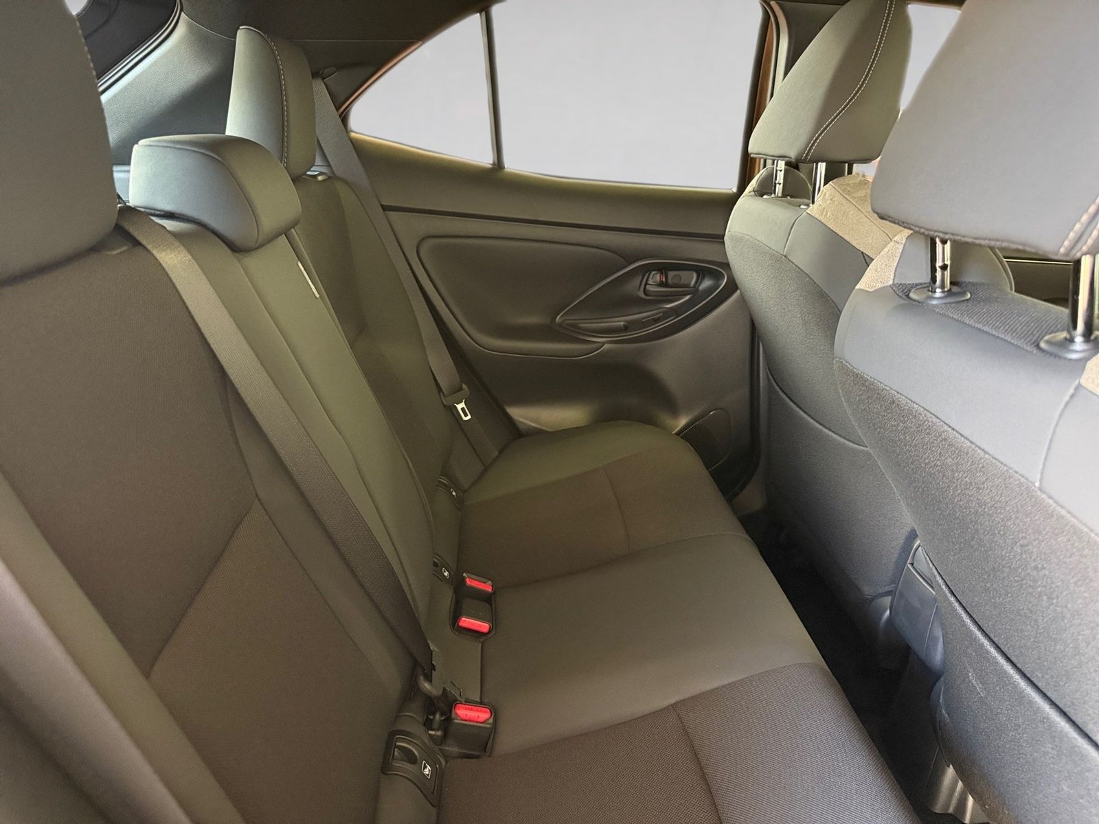 Fahrzeugabbildung Toyota Yaris Cross Lounge 1.5-l-Hybrid LED,Navi,elHeckk