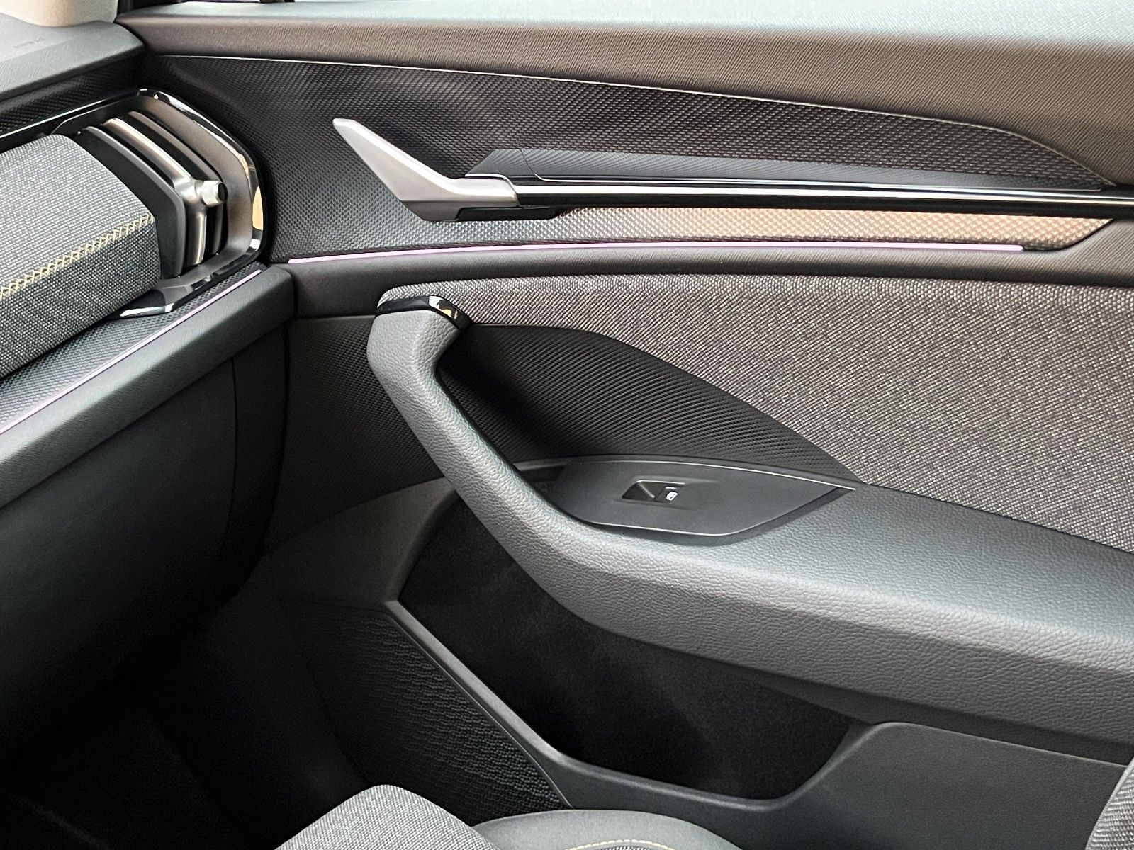 Fahrzeugabbildung SKODA Kodiaq 2.0 TDI DSG*7-Sitzer**ViCo*SHZ*LED**