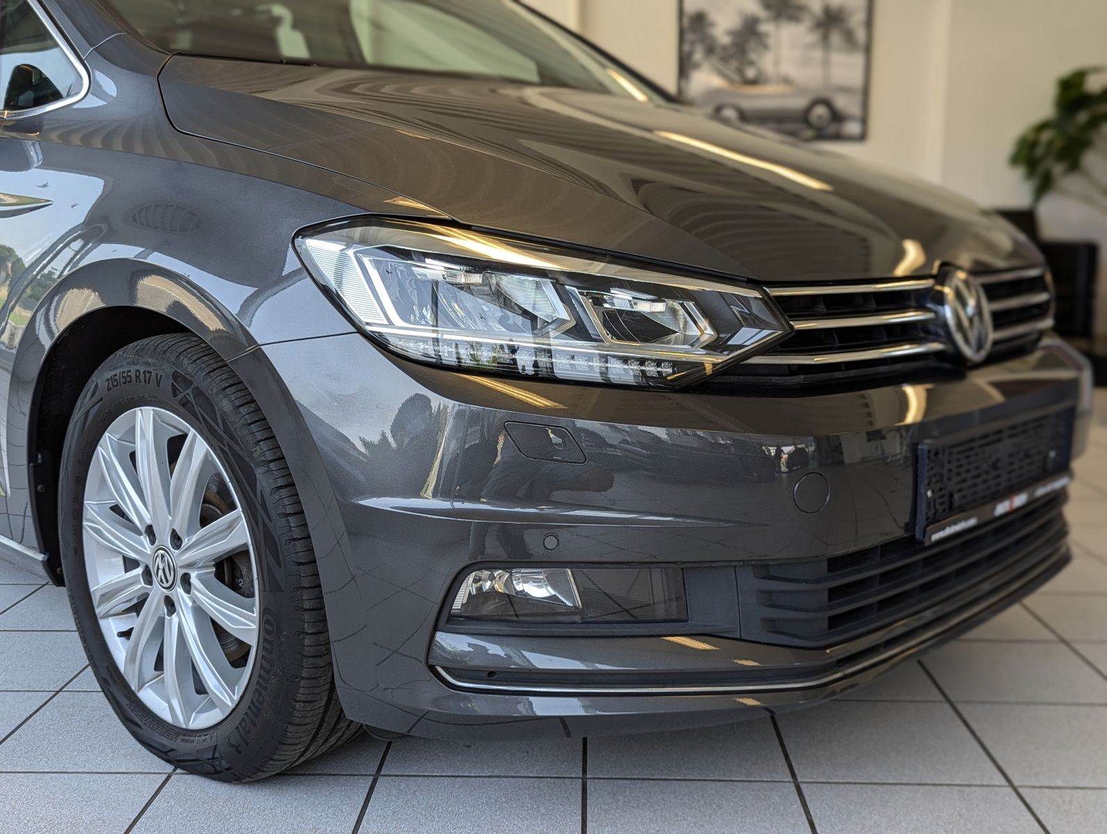 VW Touran 2.0 TDI DSG Highline Kamera AHK Sport LED - Image 9