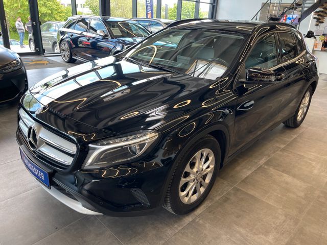 Mercedes-Benz GLA 200 7G-DCT Style *NAVI*XENON*SHZ*TEMPOMAT*
