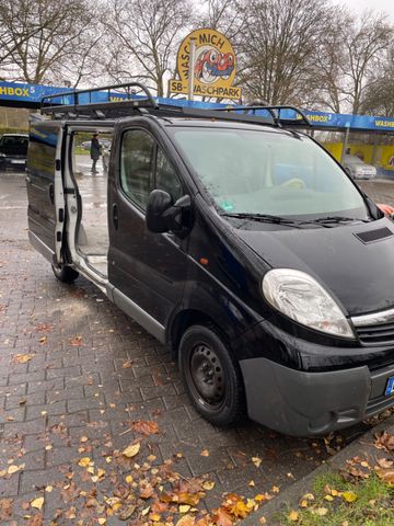 Opel Vivaro 2l mit Gepäckträger und Regale 