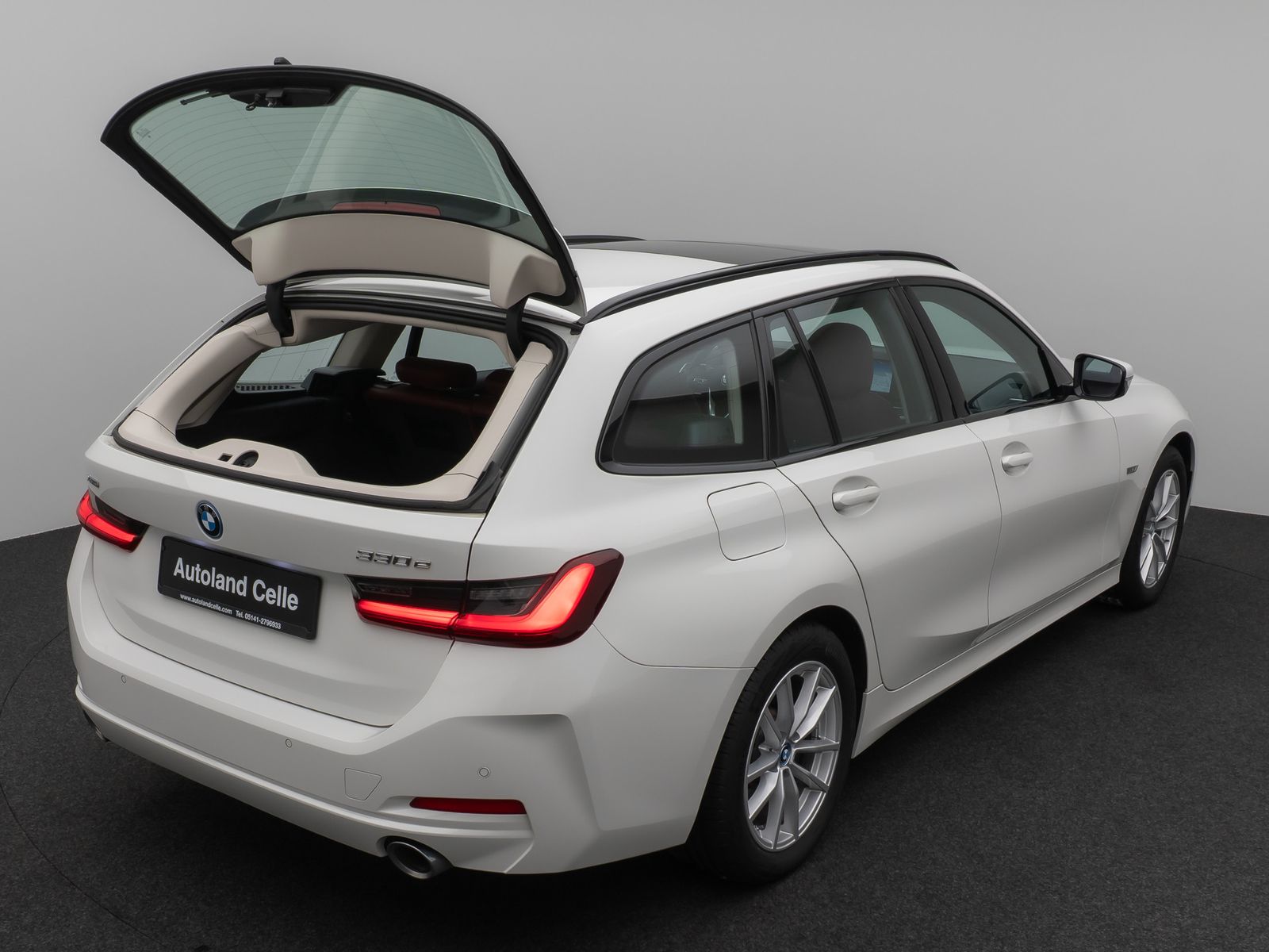 Fahrzeugabbildung BMW 330e xD Panorama DAB CockPit+ Widscr Sport Leder