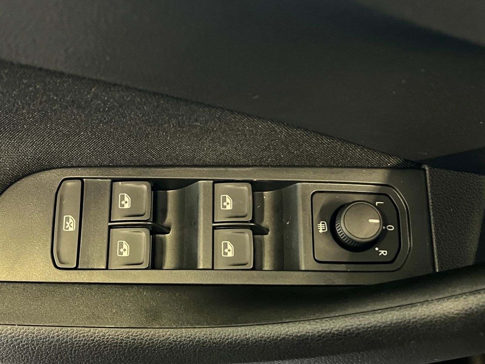 Fahrzeugabbildung SKODA Kamiq Selection 1.0 TSI DSG *AHK, LED, Komfortpa