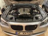 BMW 750Li - - silberne BMW 750
