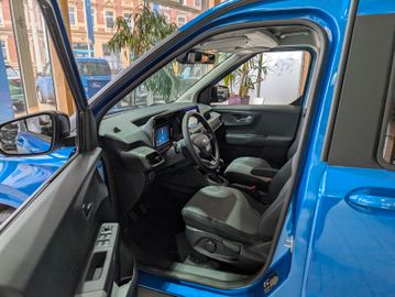 Ford Tourneo Courier Titanium WipaAHK 5JGarantie!