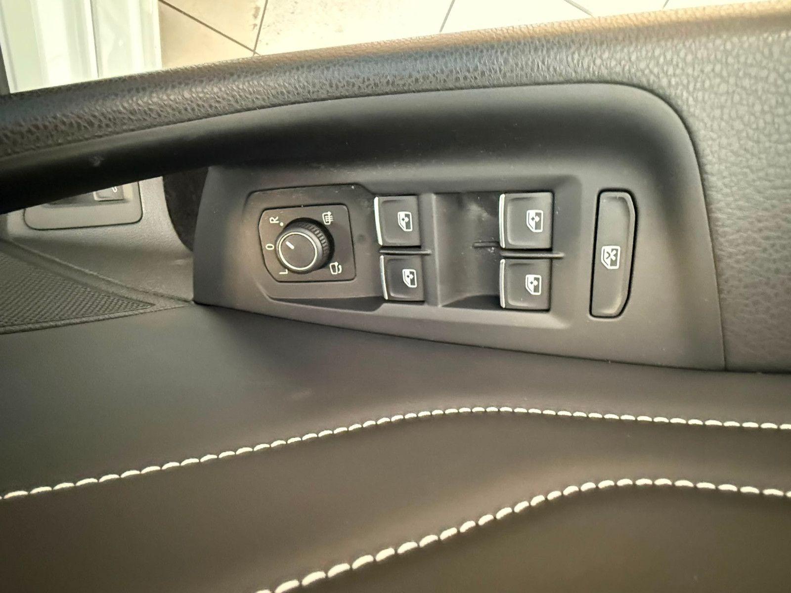 Fahrzeugabbildung Volkswagen Passat Variant Elegance / AHK / GEPFLEGT /