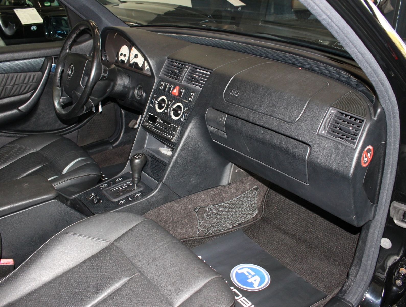 Fahrzeugabbildung Mercedes-Benz C 200 Sport Guter Pflegezustand+GSD+Xenon+Leder