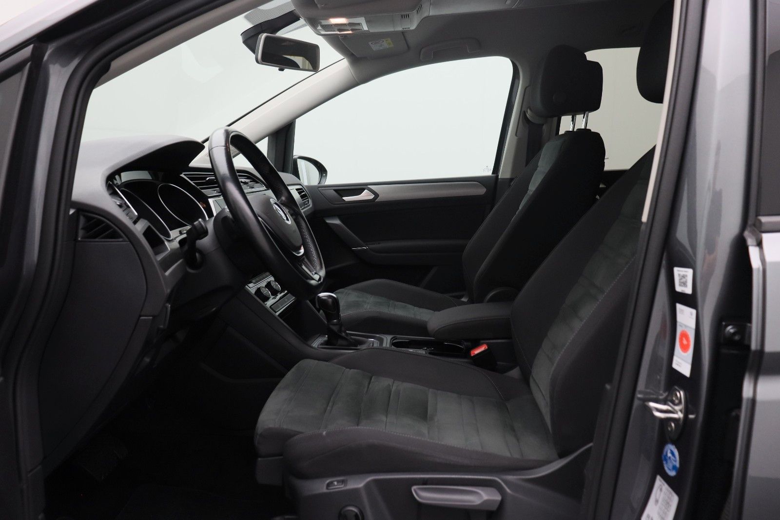 Fahrzeugabbildung Volkswagen Touran Comfortline ACC DSG AHK Massage