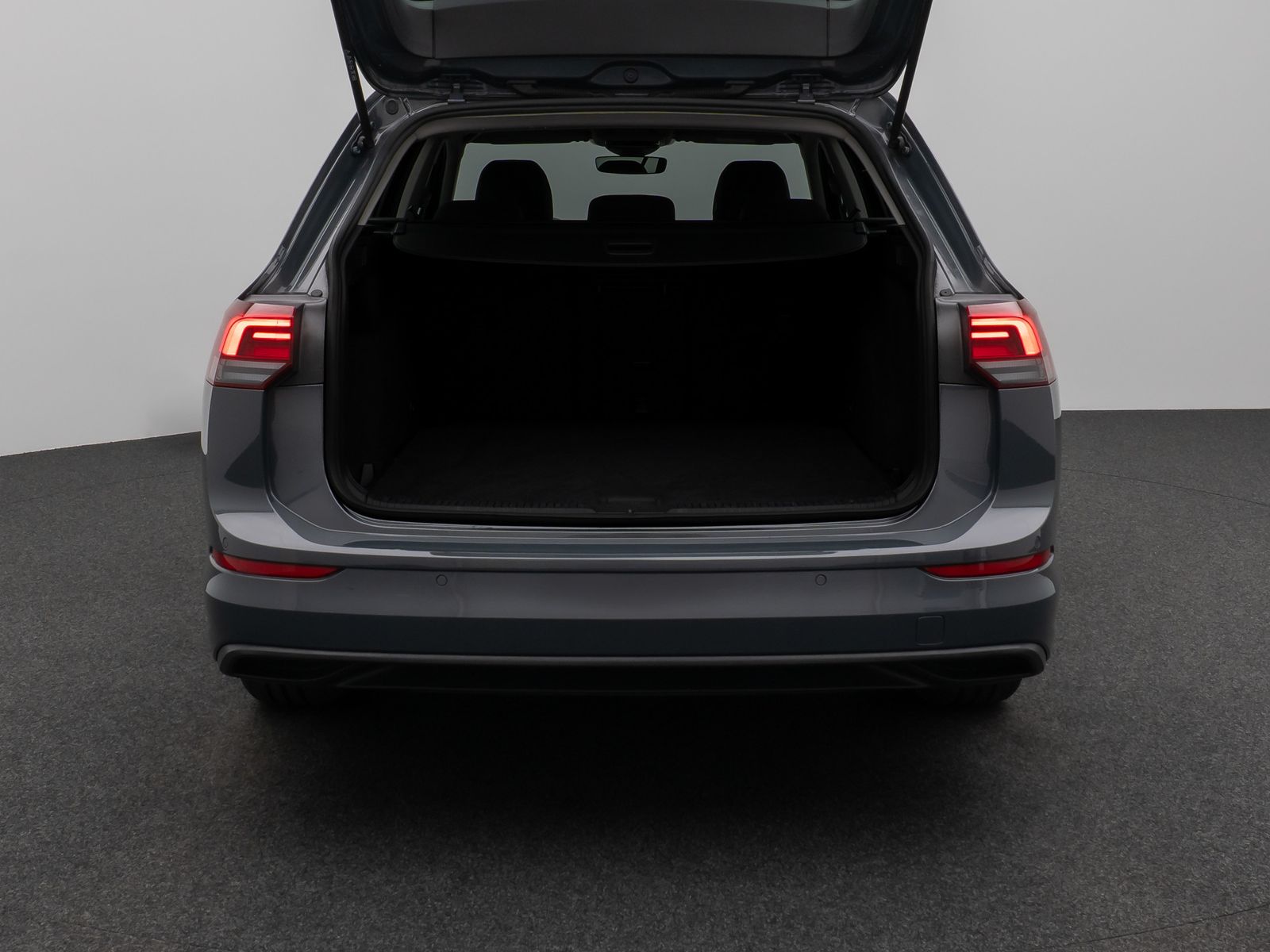Fahrzeugabbildung Volkswagen Golf VIII Life 2.0 TDI SCR DSG HUD Kamera Lnkrhz