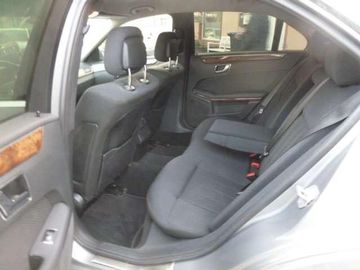 Mercedes E 200 - 12