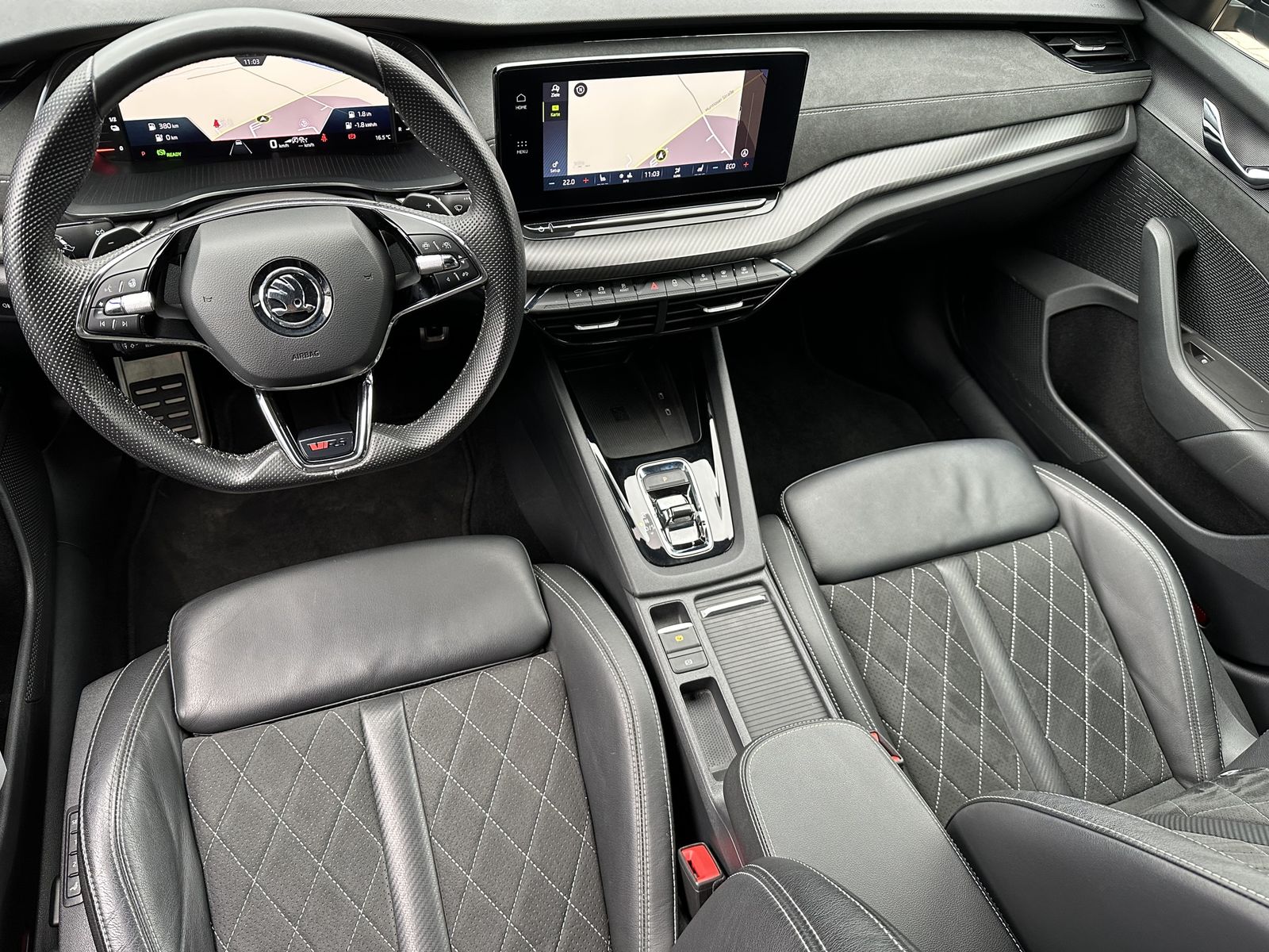 Fahrzeugabbildung SKODA Octavia Combi 1.4 TSI DSG RS iV NAV+LED+VCOCK+PP