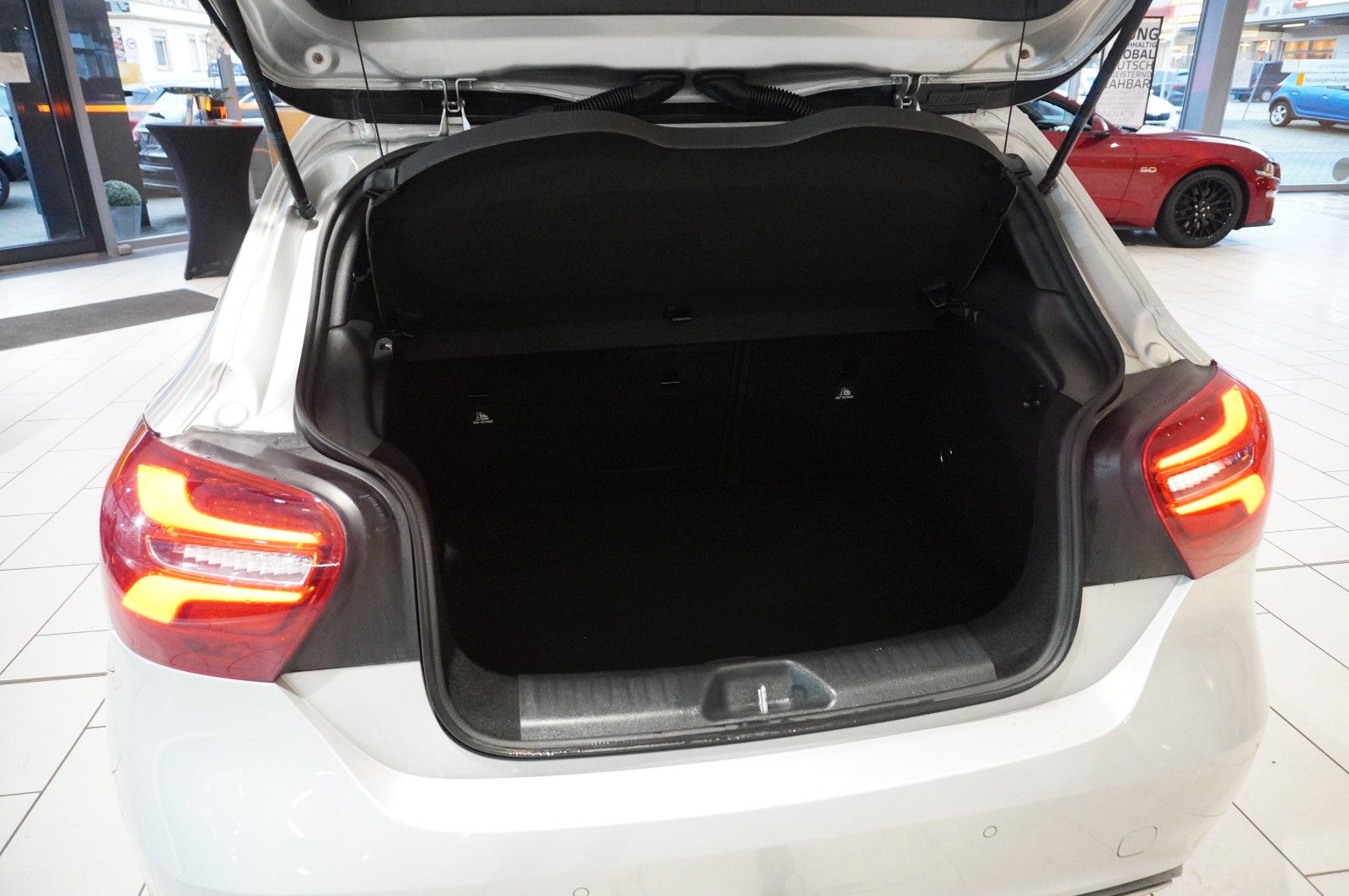 Fahrzeugabbildung Mercedes-Benz A 220 CDI BLUEFFI. NAVI/LED/KAMERA/SHZ/SPORT/AHK