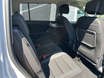 Fahrzeugabbildung Volkswagen Touran 2.0 TDI R Line LED AHK 7 Sitze