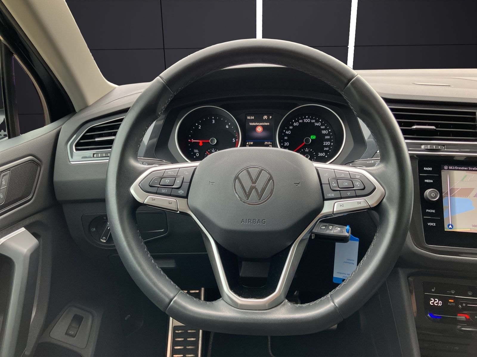 Fahrzeugabbildung Volkswagen Tiguan TDI Urban Sport DSG LED Navi ACC AHK PDC