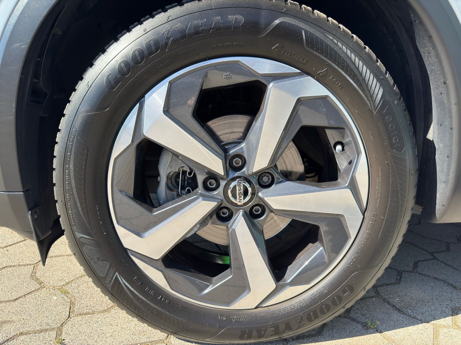 Fahrzeugabbildung Nissan Qashqai 158PS DIG E-Connecta*360°Cam*eHeck*Allwe