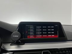 BMW 520 d M Sport Line / 2.HD / NUR 87.tKM /PANORAMA BMW 520 d M Sport Line / 2.HD / NUR 87.tKM /PANORAMA