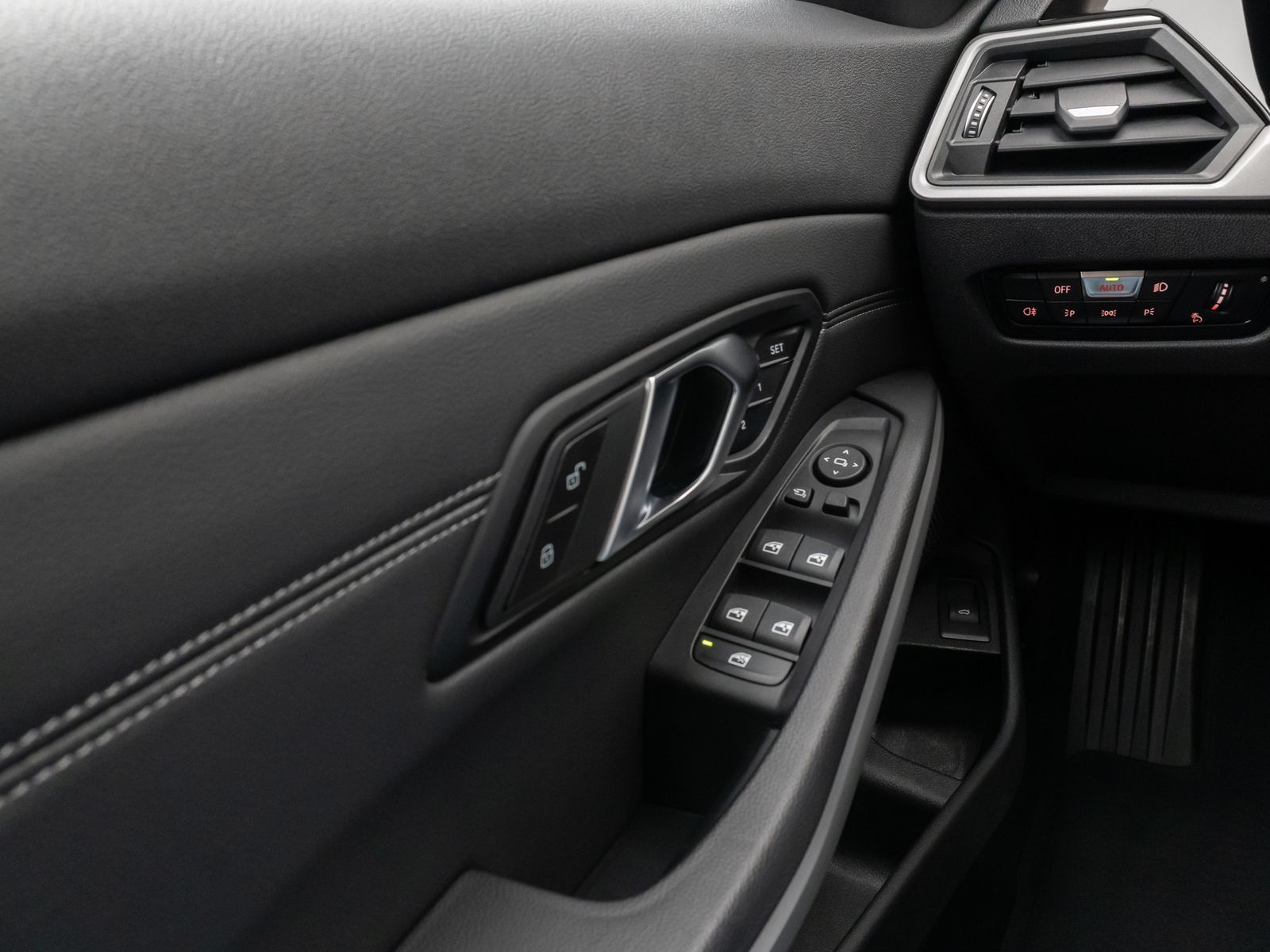 Fahrzeugabbildung BMW 320d DAB CockPitPr PDC AHK Stop&Go Komfort Sport