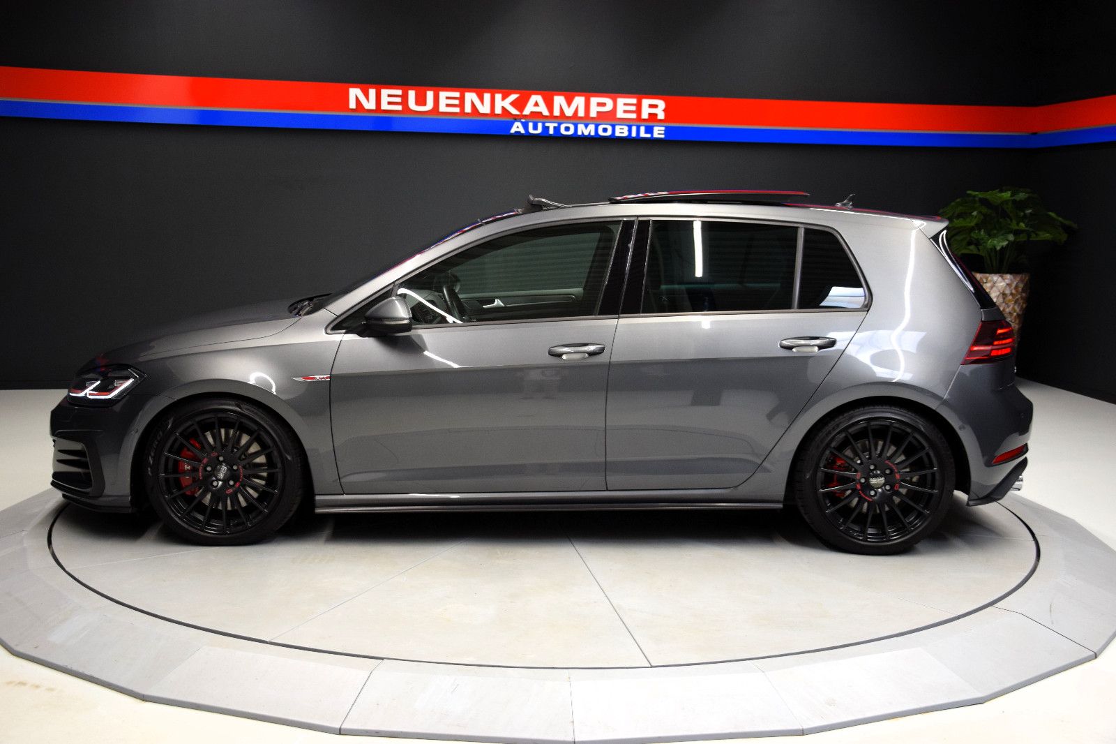 Fahrzeugabbildung Volkswagen Golf VII Lim GTI Performance DSG Pano Virtual OZ