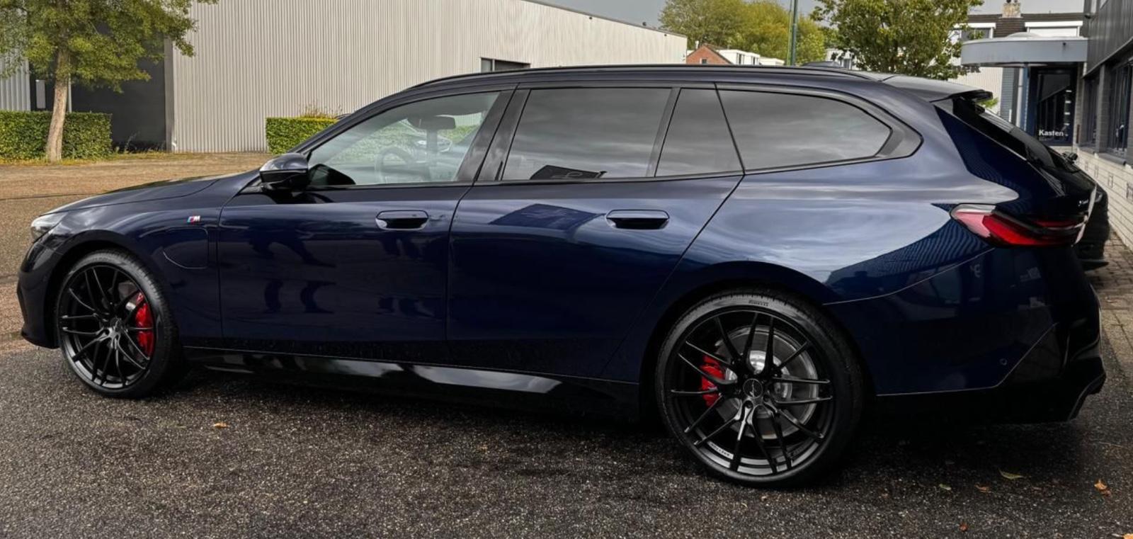 BMW 550 Touring 550 e xDrive M Sportpaket -Fahrwerk + +