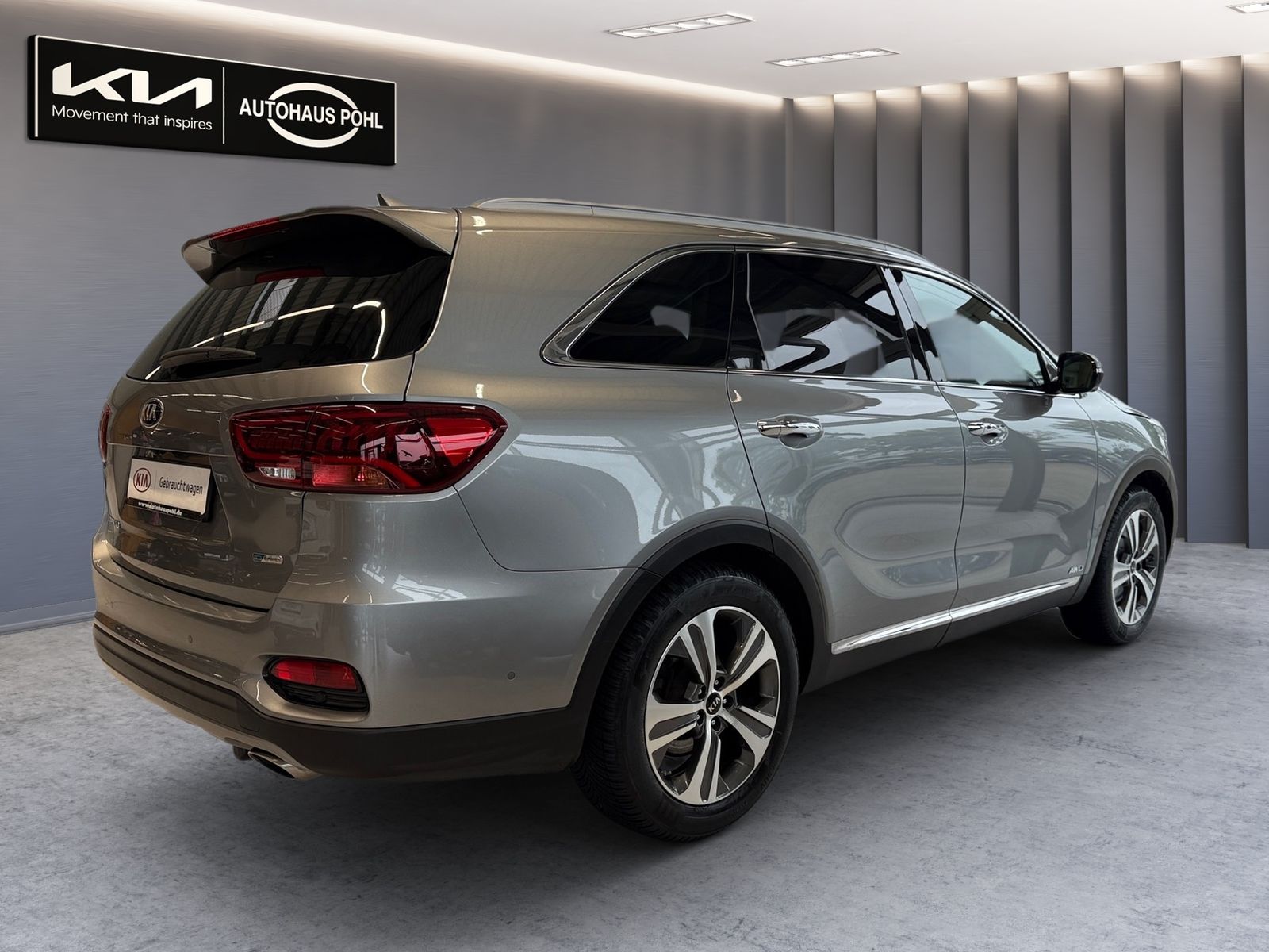 Fahrzeugabbildung Kia SORENTO 2.2D AWD AT8 PLATINUM