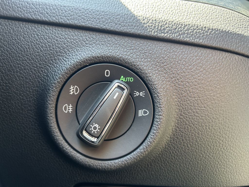 Fahrzeugabbildung SKODA Superb Combi 2.0 TDI DSG Sportline+Busin.Columbu