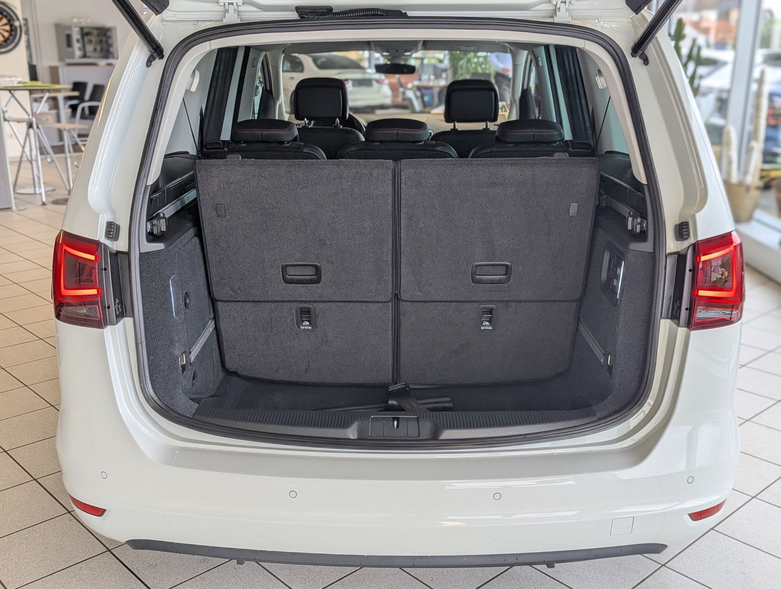 Fahrzeugabbildung SEAT Alhambra 1.4 TSI FR 7-Sitze ACC Bi-Xen Cam AHK
