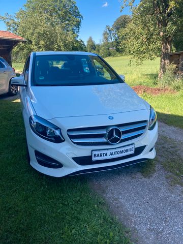 MERCEDES-BENZ B 220 4Matic / NAVI / KAMERA / LEDER /LED