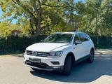 Volkswagen Tiguan Allspace Comfortline 2.0 l TDI - VW Tiguan Allspace Gebrauchtwagen in Hamburg