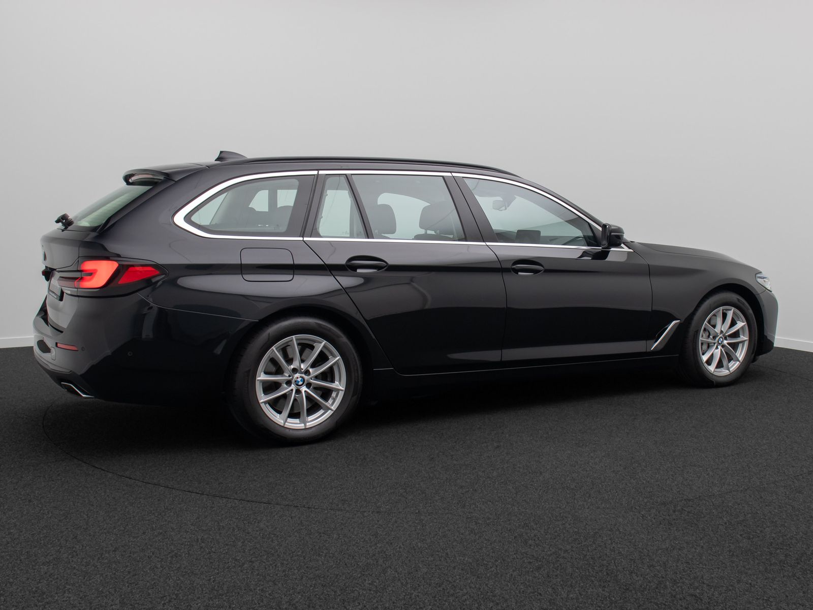 Fahrzeugabbildung BMW 540d xD ACC Laser HUD DAB Panorama H/K Belüftung