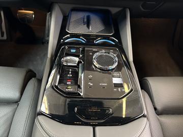 2025 BMW I5 — миниатюра 13
