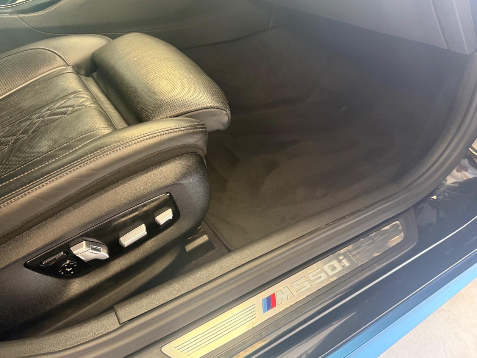 BMW M550i xDrive 4.4 V8 462 ch BVA / Bowers & Wilkins / Night Vision / Head-Up Display / Sièges ventilés