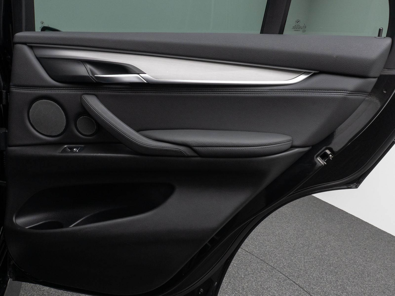 Fahrzeugabbildung BMW X5 M50d Kamera H/K NaviPro Xenon AHK Alarm