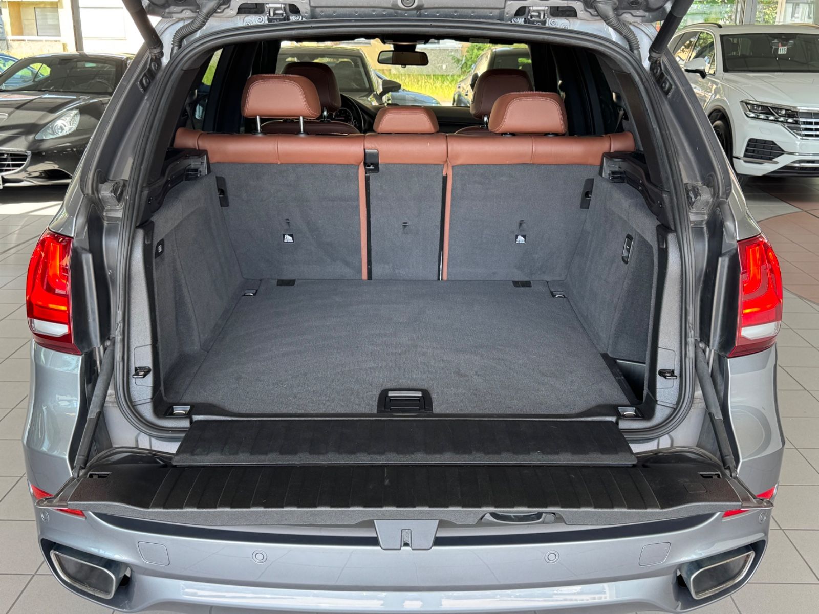 Fahrzeugabbildung BMW X5 sDrive 25 d/M-Paket/Leder/AHK/R-Cam/Xenon/SHZ