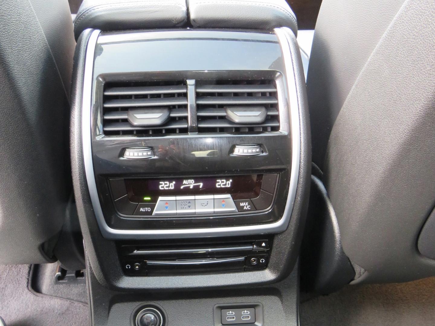 BMW X7 M50 i Sportpaket HUD Luftfederung AD AHK-klap