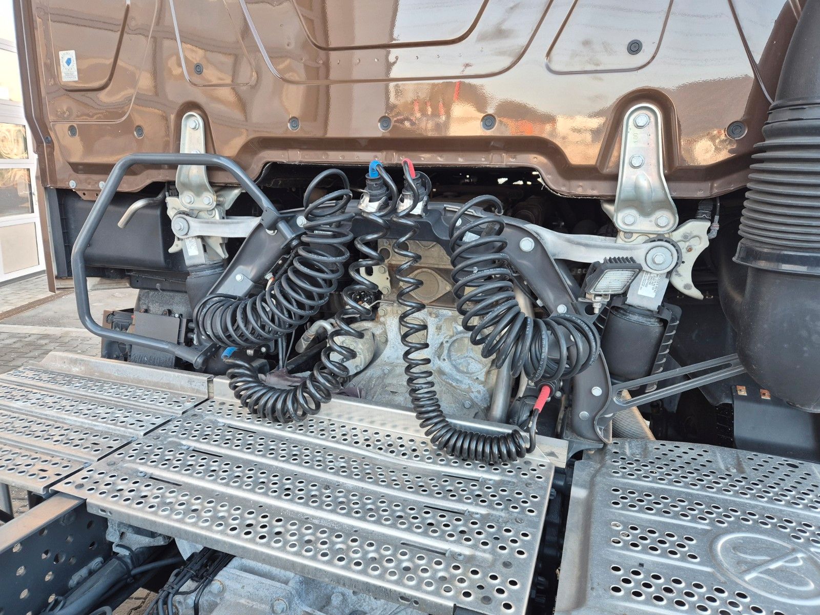 Fahrzeugabbildung Mercedes-Benz Actros 1848 LS Öl-Retarder Standklima BigSpace