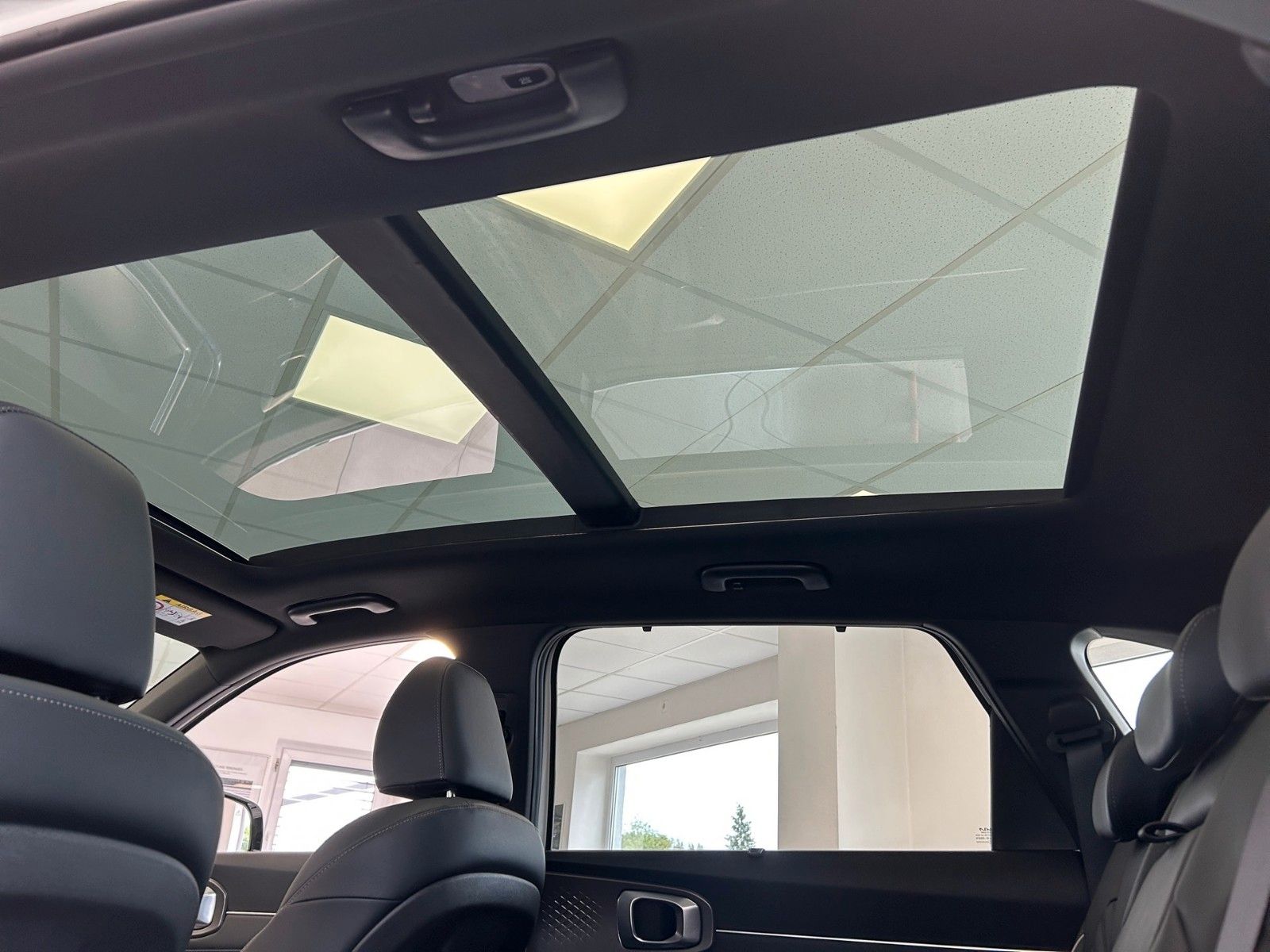 Fahrzeugabbildung Kia SORENTO PE 1.6T PHEV AWD PLAT NAP PR GD